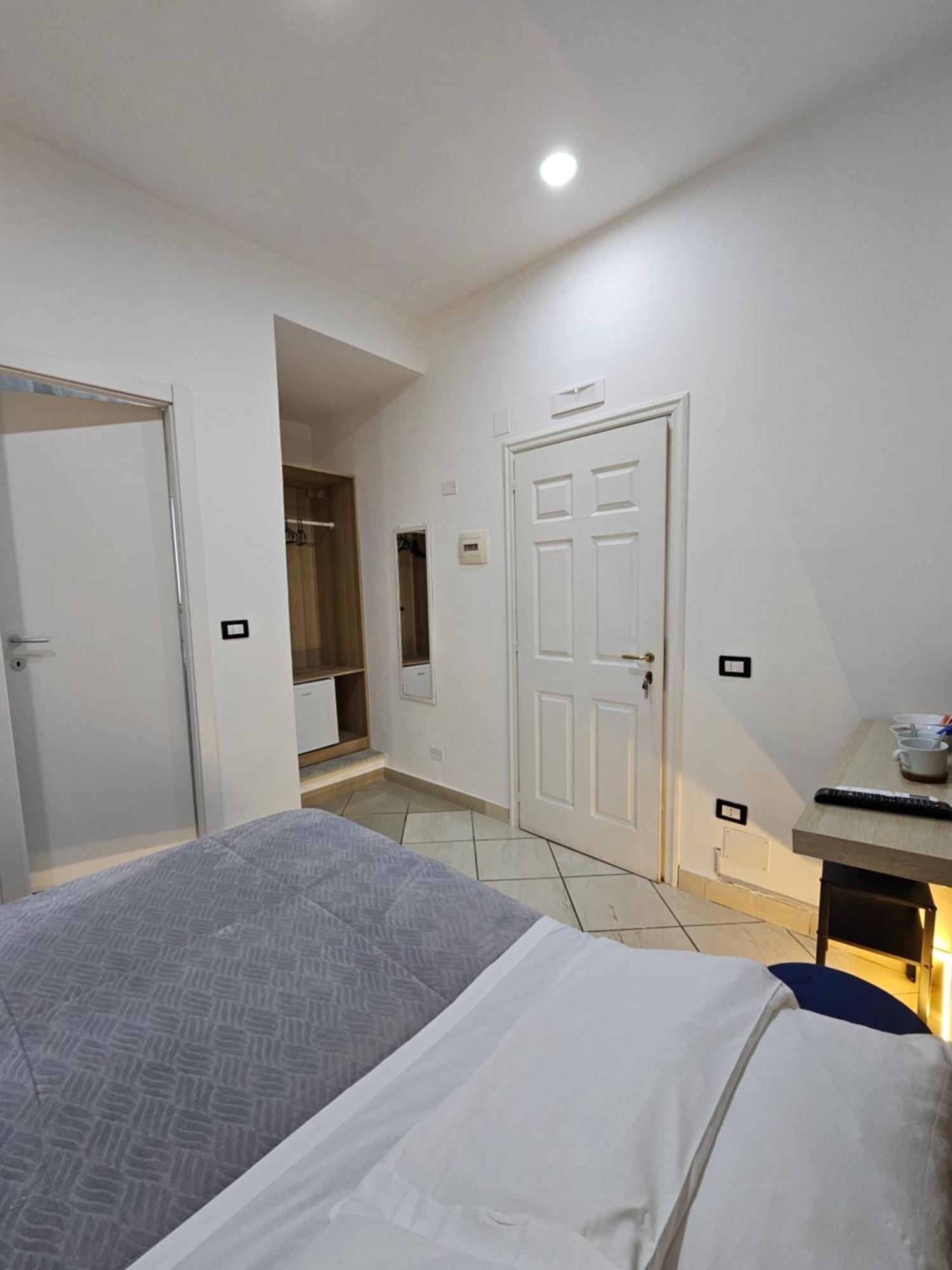 B&B Napoli Centrale Room&Jacuzzi Exterior foto